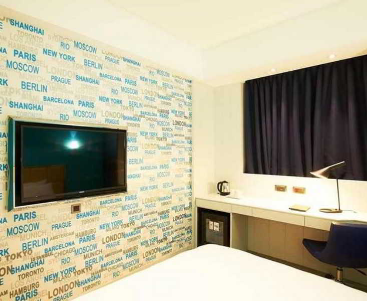Royal Group Hotel Bo Ai Branch Kaohsiung Extérieur photo