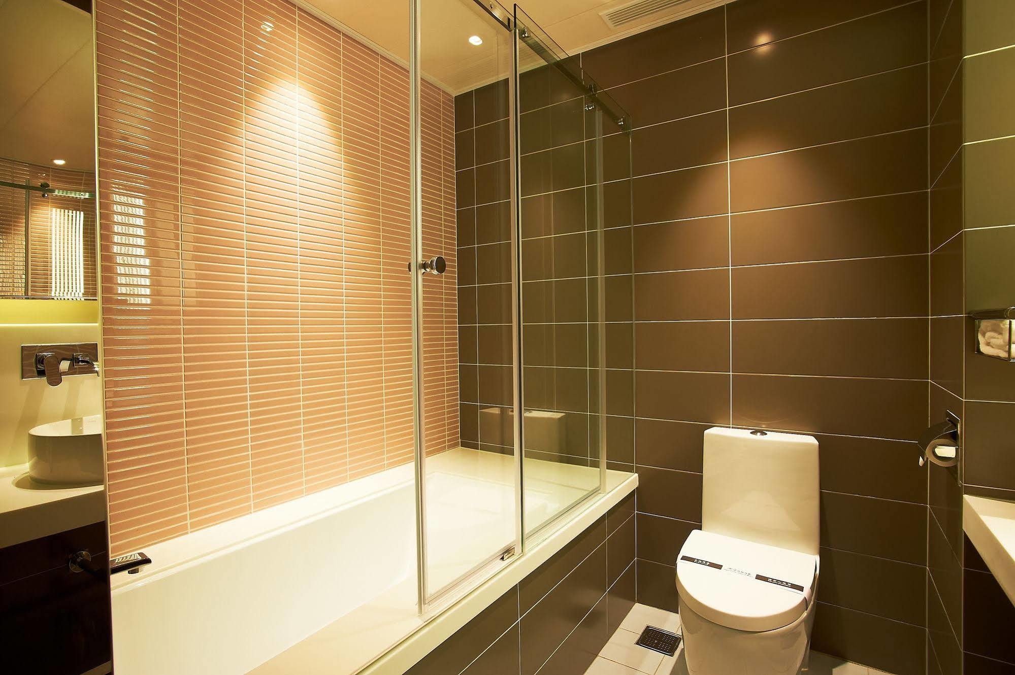 Royal Group Hotel Bo Ai Branch Kaohsiung Extérieur photo