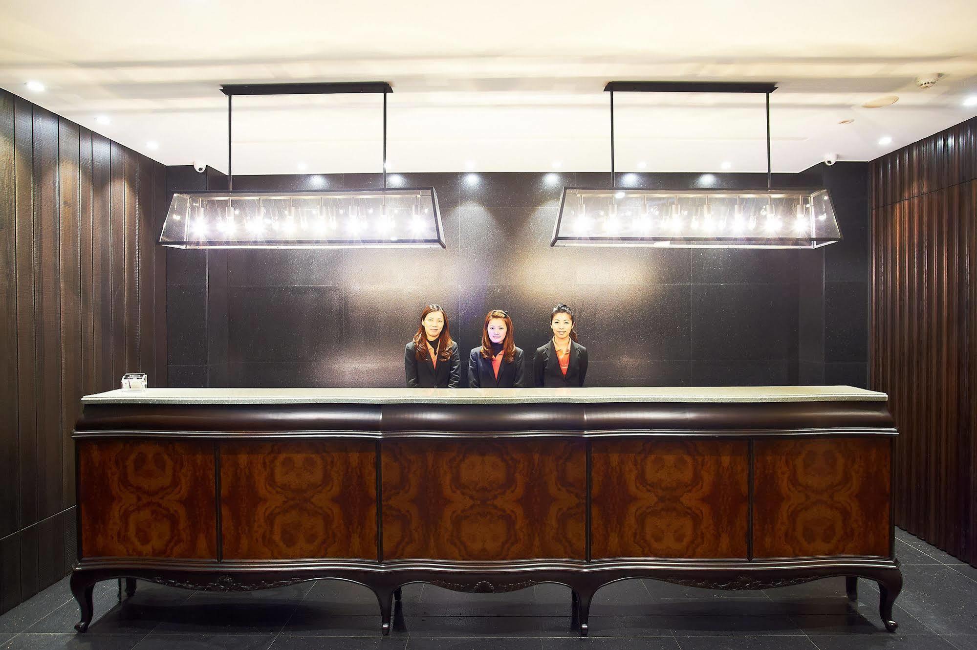 Royal Group Hotel Bo Ai Branch Kaohsiung Extérieur photo