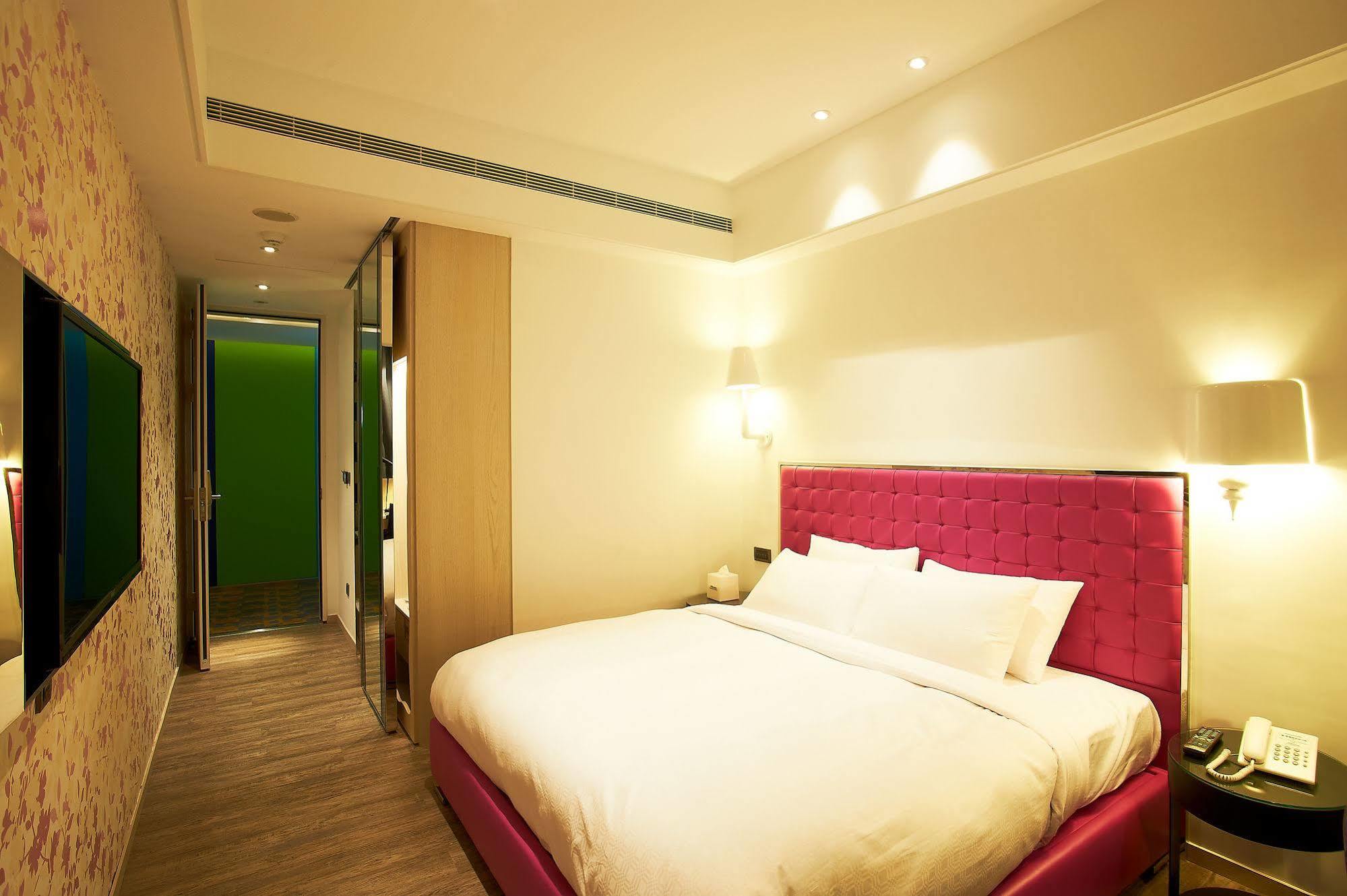 Royal Group Hotel Bo Ai Branch Kaohsiung Extérieur photo
