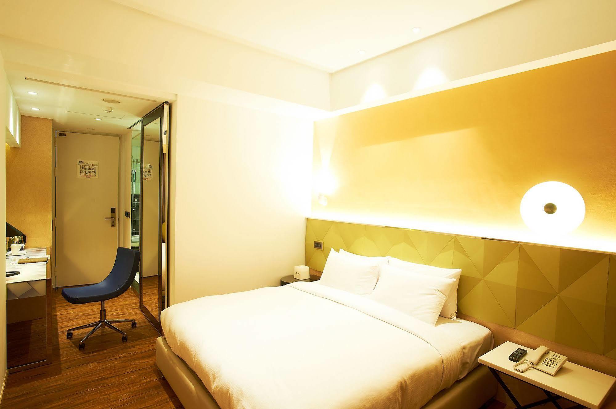 Royal Group Hotel Bo Ai Branch Kaohsiung Extérieur photo