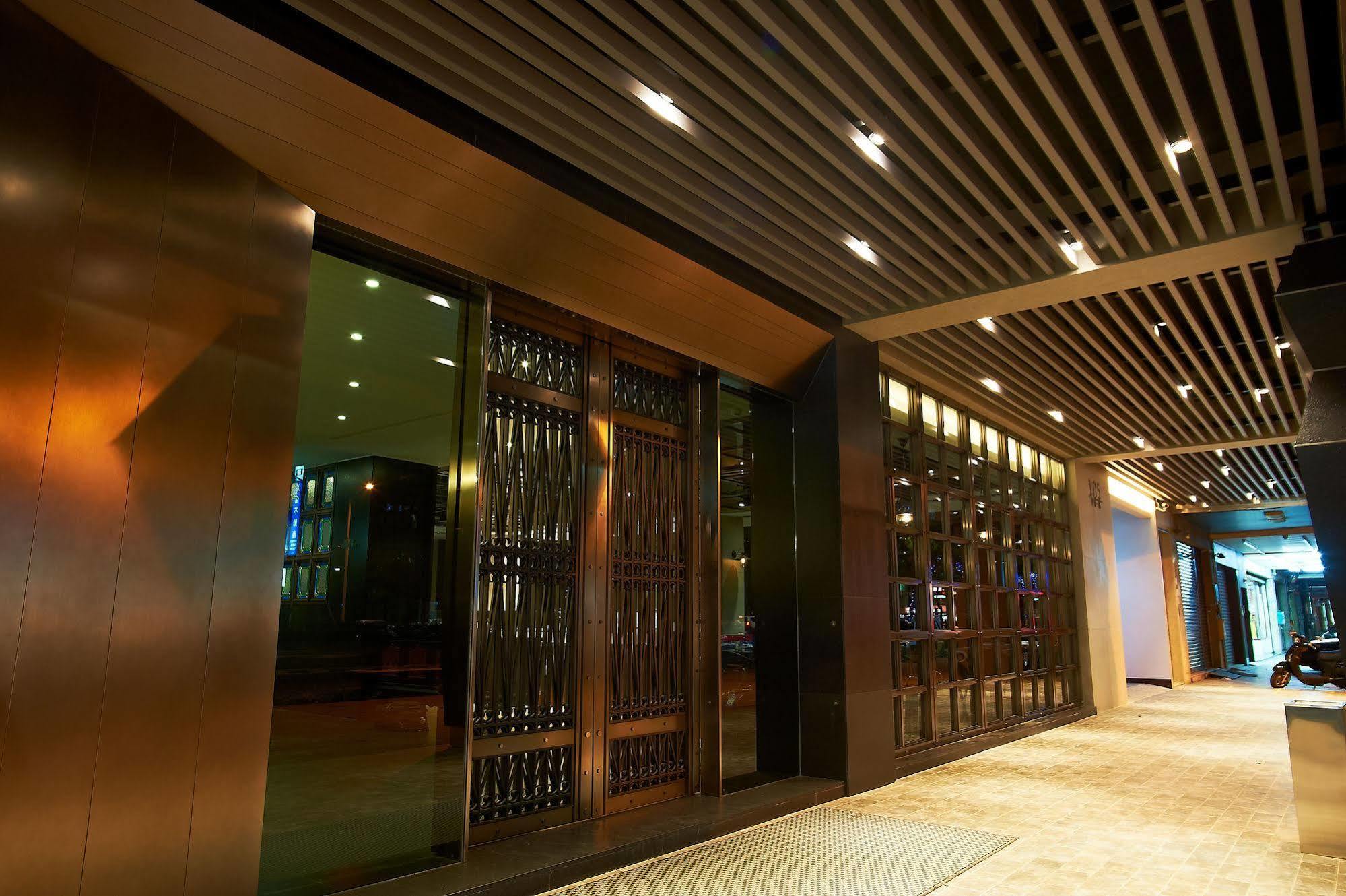 Royal Group Hotel Bo Ai Branch Kaohsiung Extérieur photo